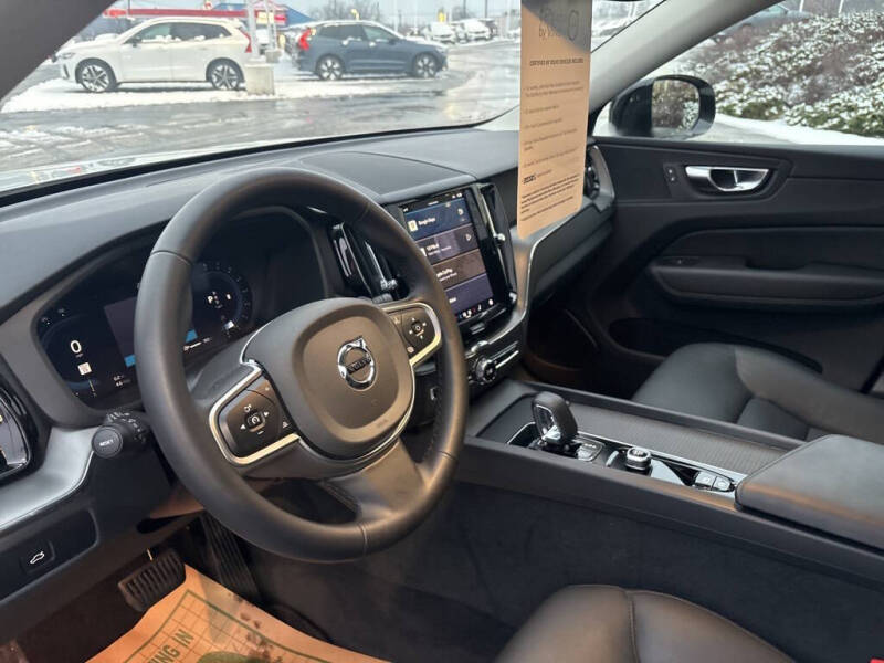 2025 Volvo XC60 B5 Core Dark Theme