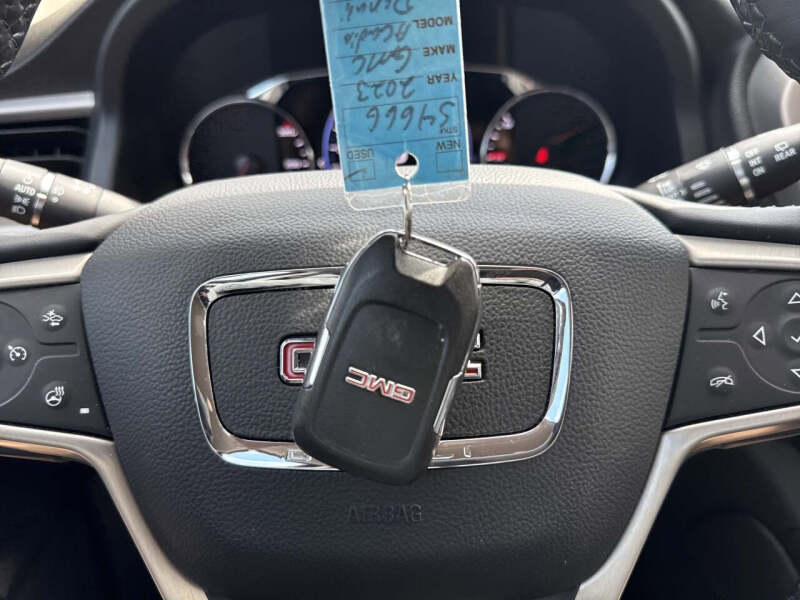 2023 GMC Acadia Denali