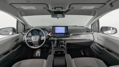 2024 Toyota Sienna LE 8-Passenger