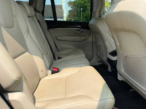 2016 Volvo XC90 T5 Momentum
