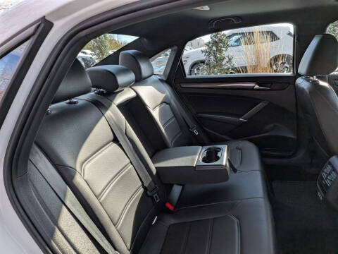 2021 Volkswagen Passat R-Line