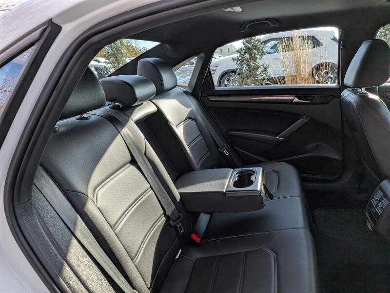 2021 Volkswagen Passat R-Line