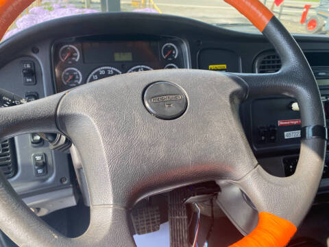 2008 Freightliner M2 106