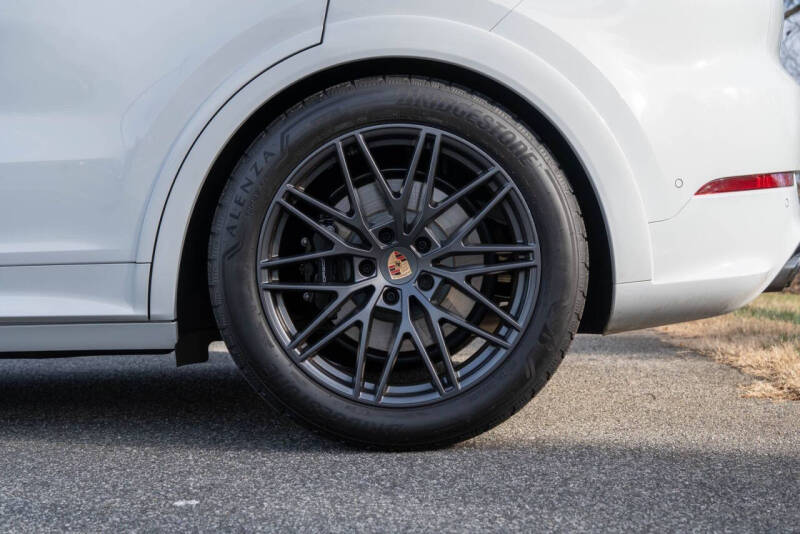 2025 Porsche Cayenne GTS Coupe