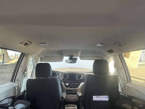 2024 Chrysler Voyager LX