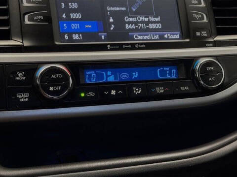 2019 Toyota Highlander SE