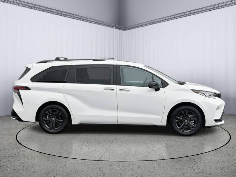 2025 Toyota Sienna XSE 7-Passenger