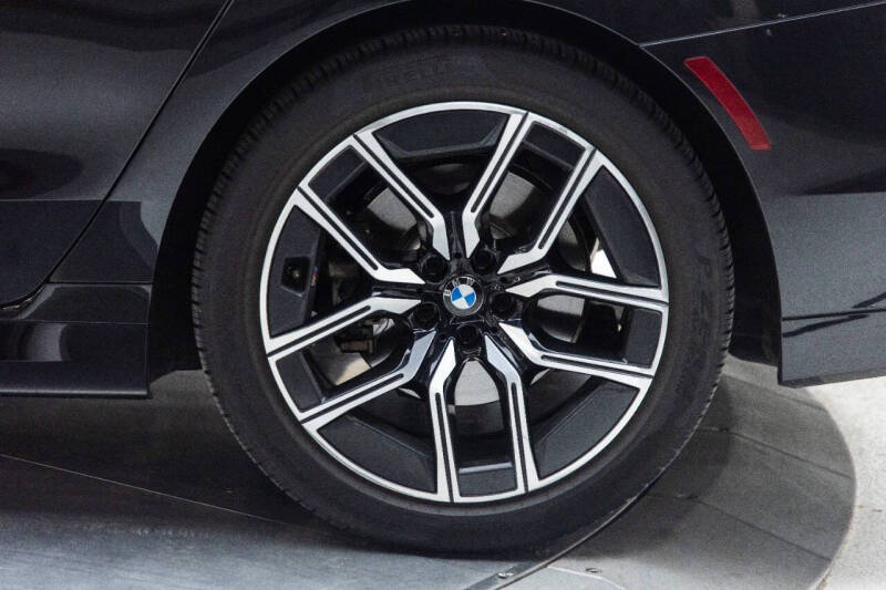 2023 BMW 7 Series 740i