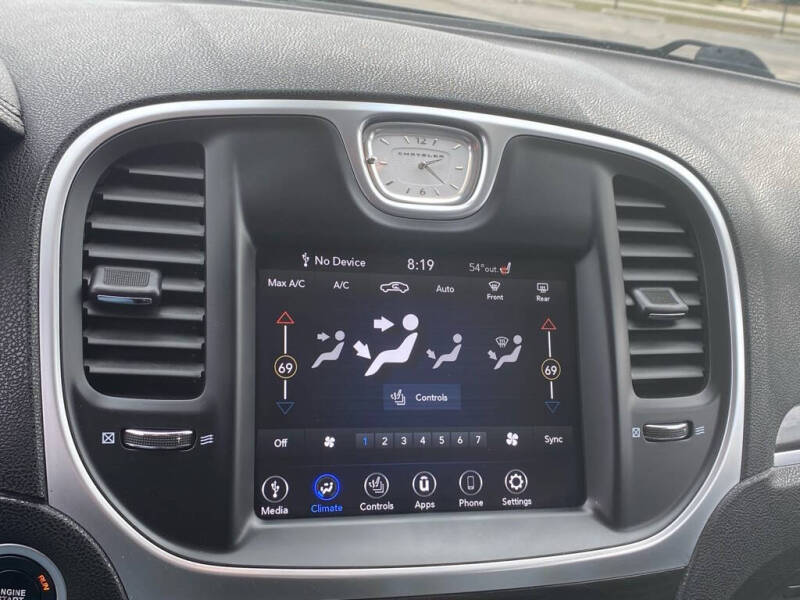 2021 Chrysler 300 Touring