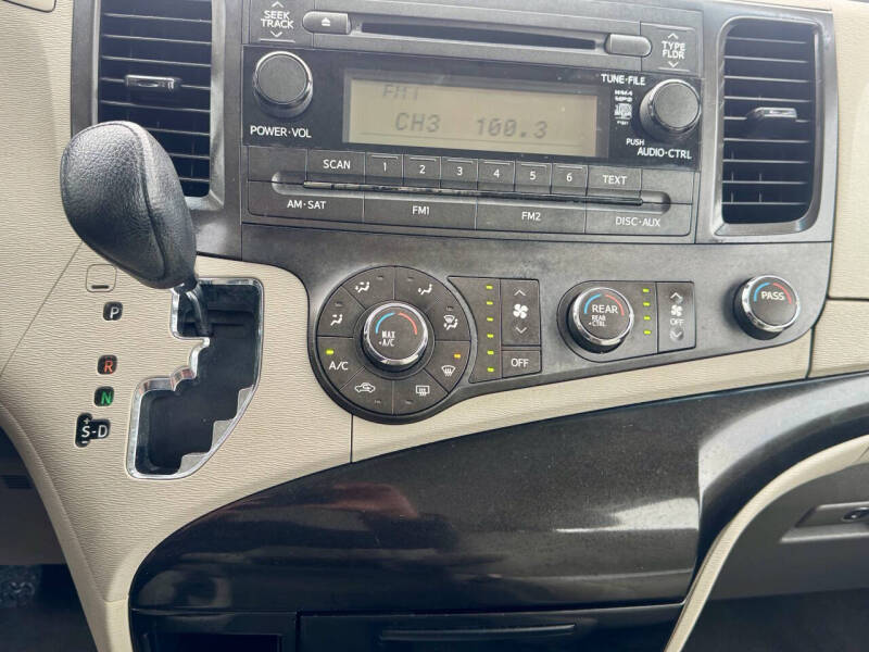 2013 Toyota Sienna L 7-Passenger