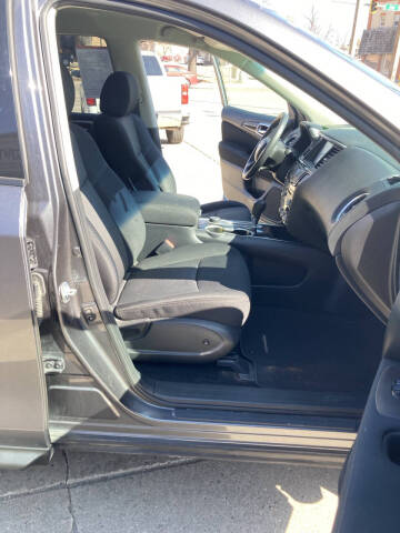 2017 Nissan Pathfinder SV