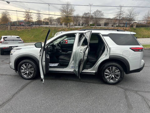 2025 Nissan Pathfinder SV