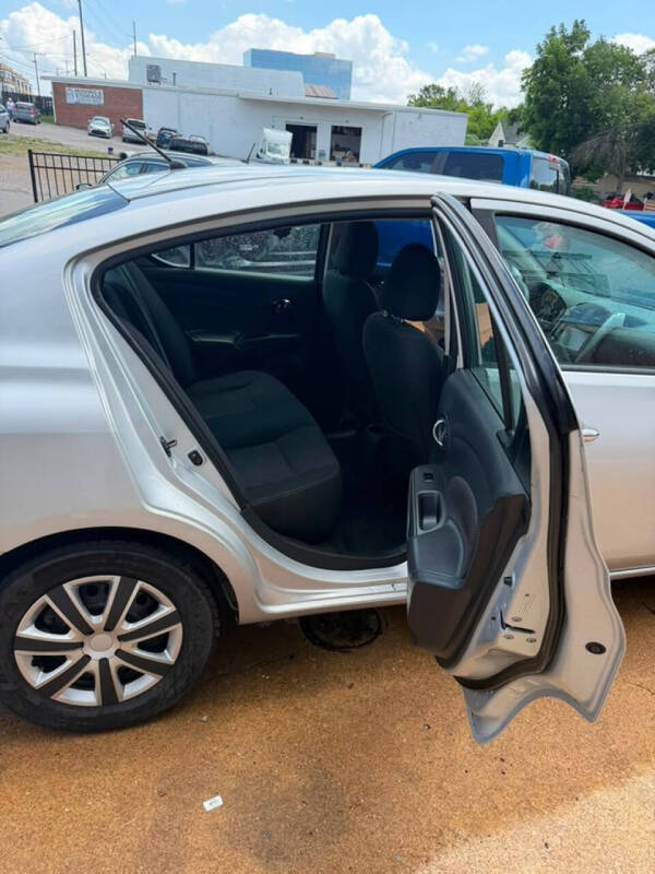 2019 Nissan Versa SV