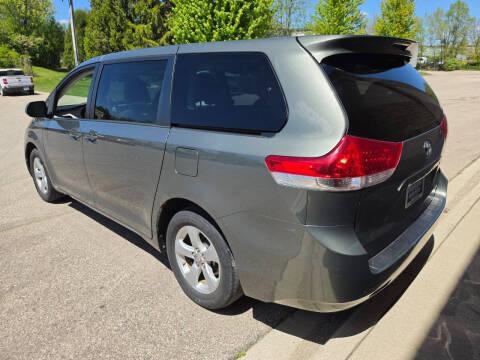 2011 Toyota Sienna LE 8-Passenger