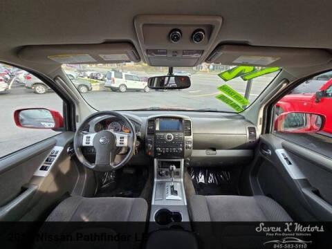2012 Nissan Pathfinder LE