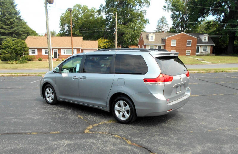 2011 Toyota Sienna LE 8-Passenger