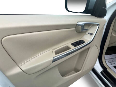 2015 Volvo XC60 T5 Drive-E Premier Plus