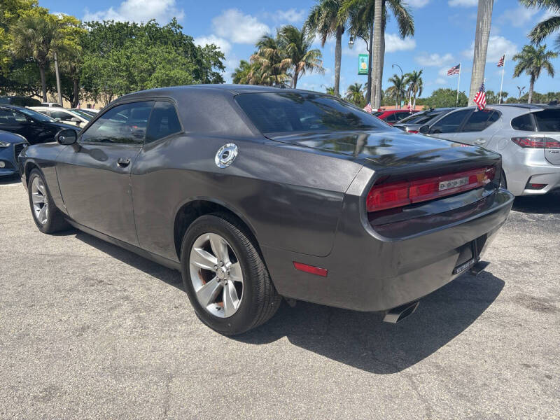 2014 Dodge Challenger SXT