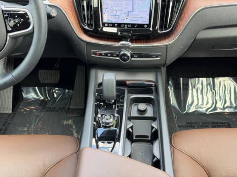 2023 Volvo XC60 B5 Plus Dark Theme