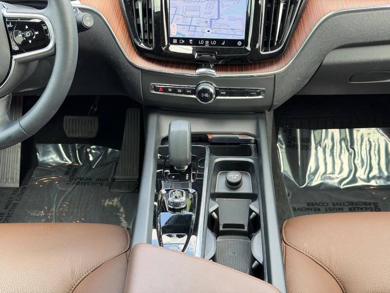 2023 Volvo XC60 B5 Plus Dark Theme