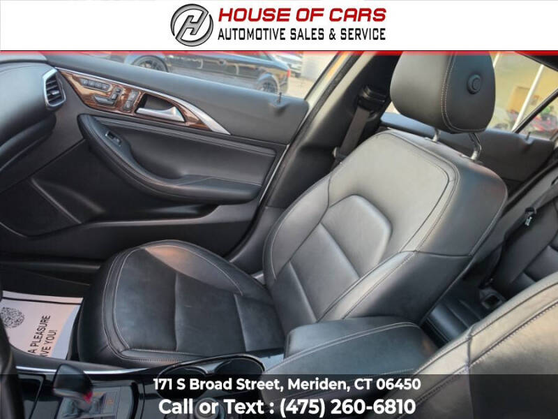 2017 Infiniti QX30 Premium