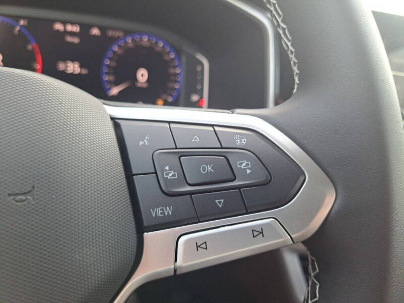 2025 Volkswagen Taos SEL 4Motion