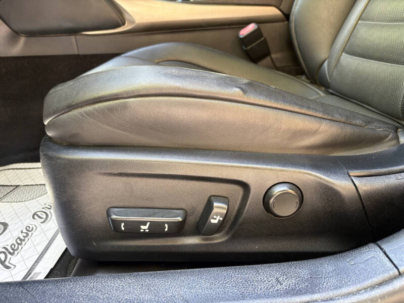 2014 Lexus IS 350 - Photo 18