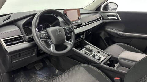 2024 Mitsubishi Outlander ES