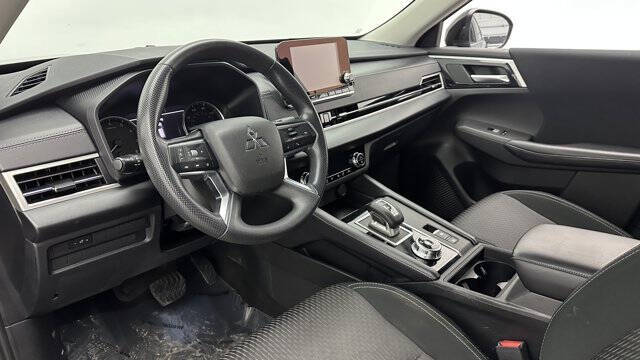 2024 Mitsubishi Outlander ES