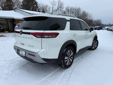 2023 Nissan Pathfinder SL