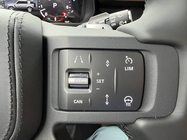 2026 Land Rover Defender 110 V8 P525