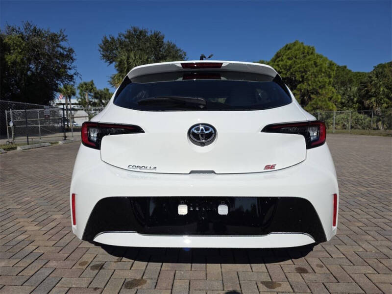 2026 Toyota Corolla Hatchback SE