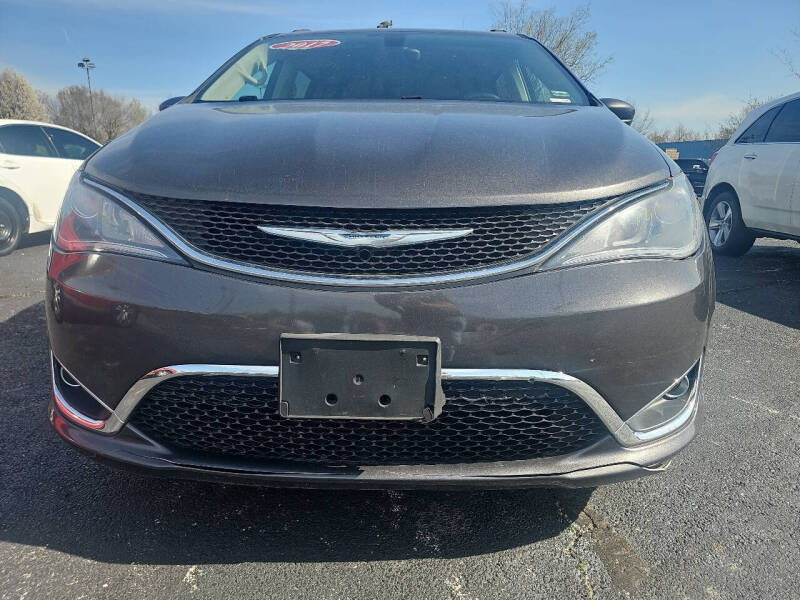 2017 Chrysler Pacifica Touring-L