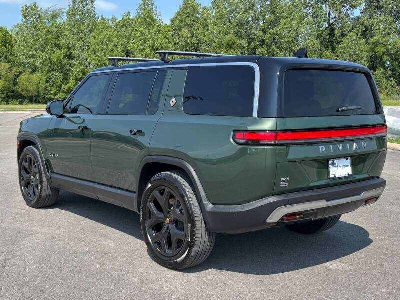 2025 Rivian R1S Adventure