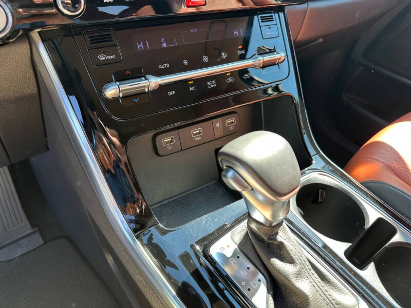 2024 Kia Carnival SX