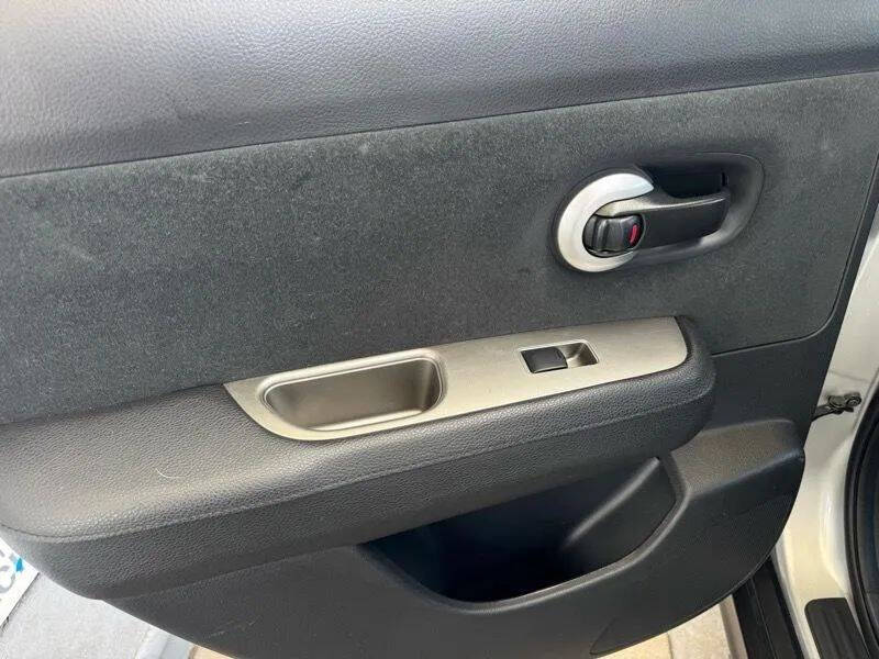 2011 Nissan Versa 1.8 S