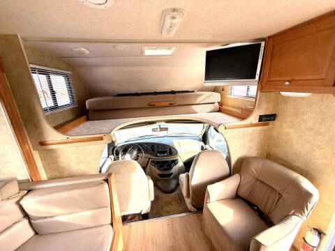 2008 Winnebago Access 26’ With Slide Low Mile