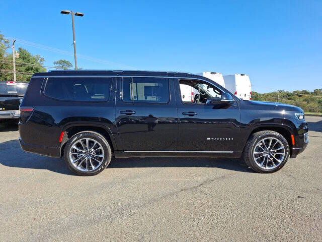 Diamond Black Crystal Pearlcoa 2024 Jeep Wagoneer L Series III 4x4 Series III 4dr SUV 2