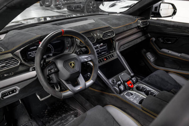 2023 Lamborghini Urus Performante