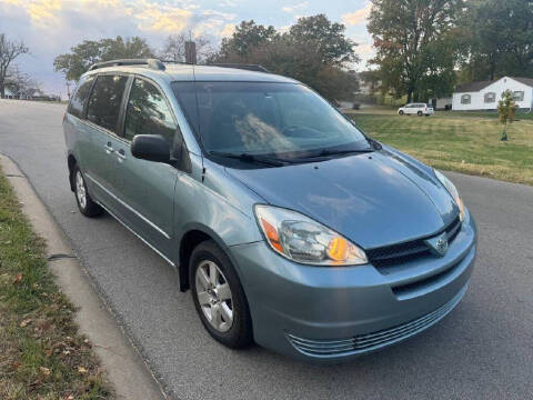 2005 Toyota Sienna for sale at Premium Motors in Saint Louis MO