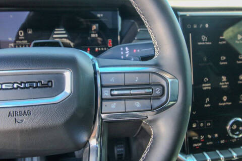 2025 GMC Acadia Denali