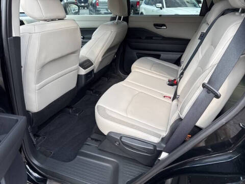 2023 Nissan Pathfinder SL