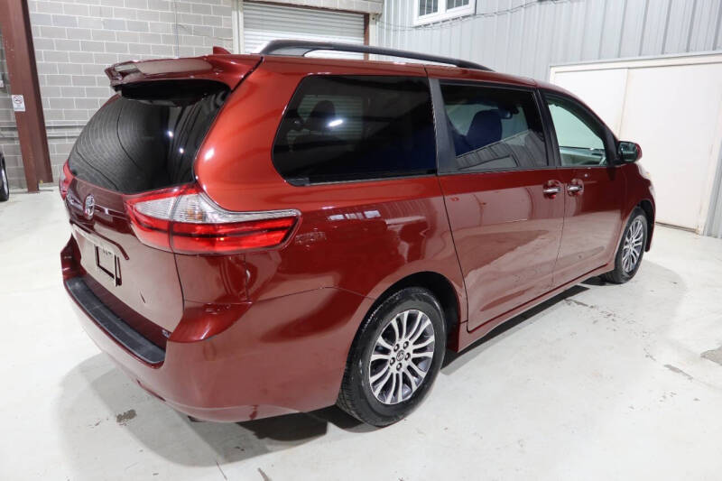 2019 Toyota Sienna XLE 8-Passenger
