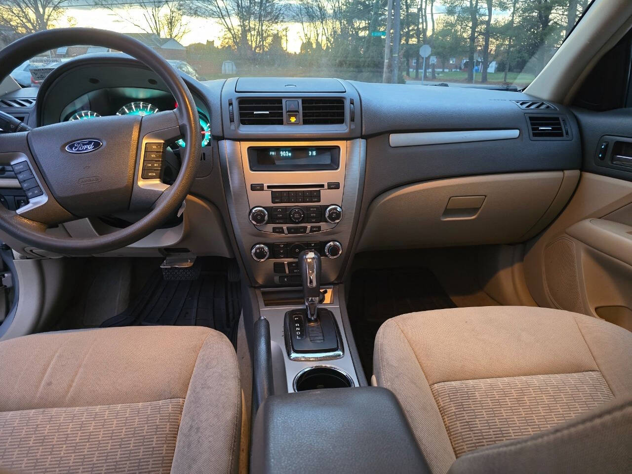 2010 Ford Fusion for sale at QUEENSGATE AUTO SALES in York, PA