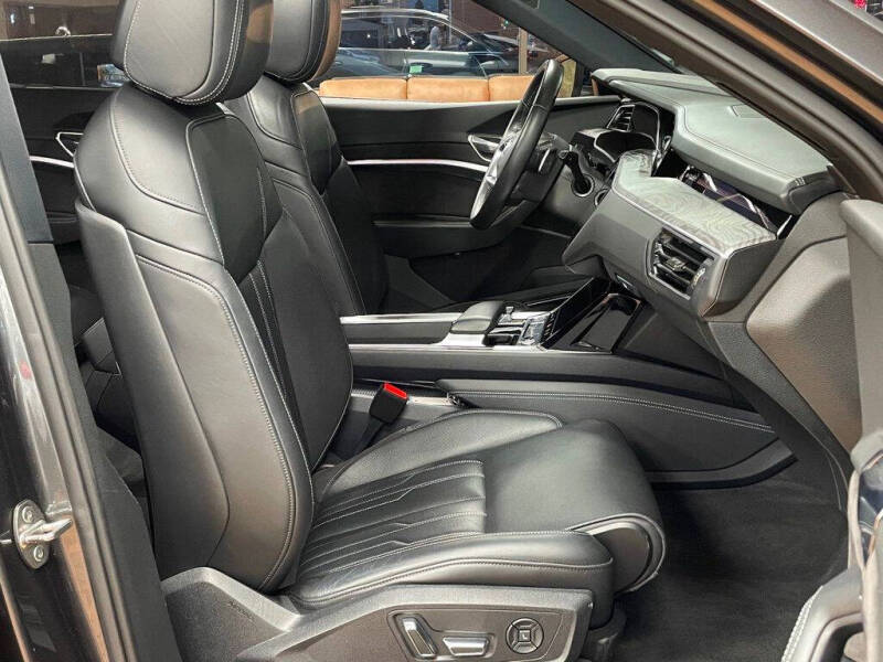 2019 Audi e-tron quattro Prestige