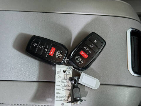 2025 Toyota Highlander LE