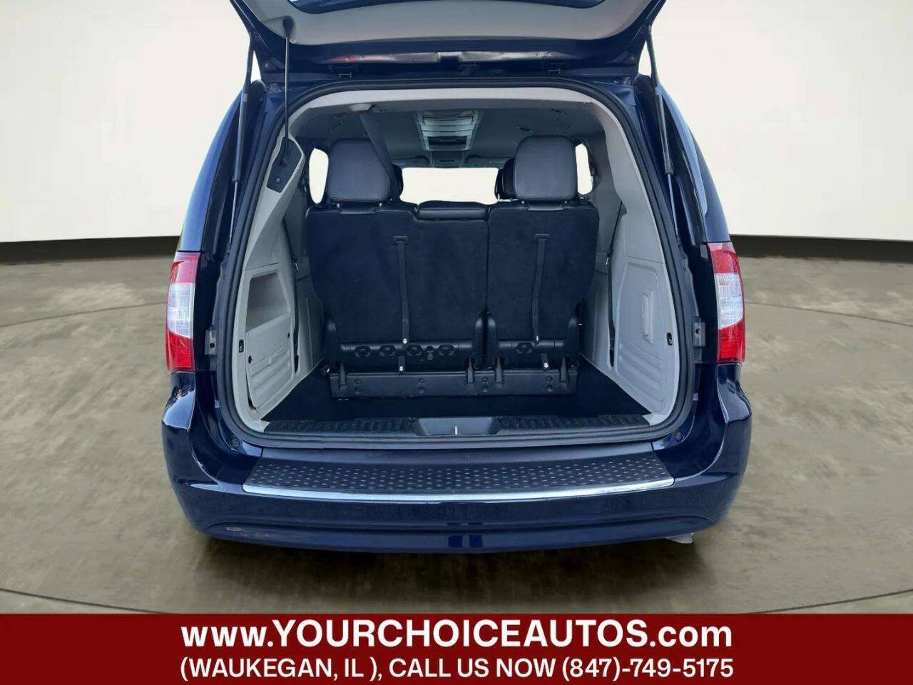 ChryslerTown and Country13