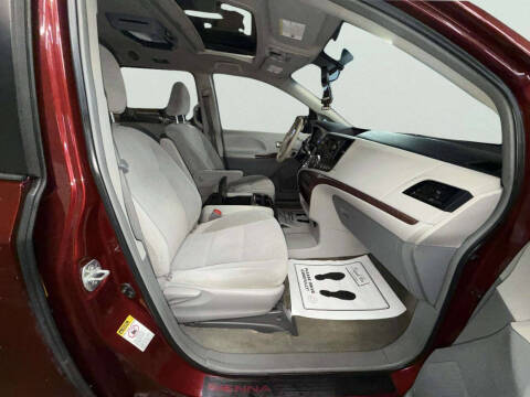 2013 Toyota Sienna XLE 8-Passenger