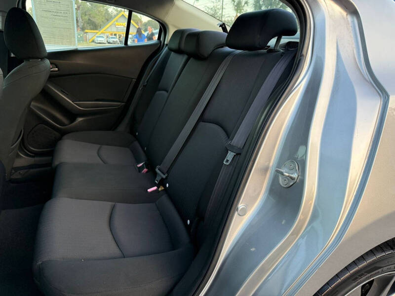 2015 Mazda MAZDA3 i Sport