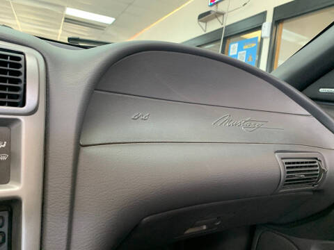 2004 Ford Mustang Deluxe